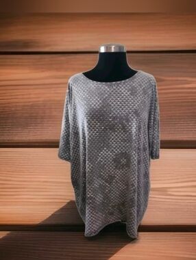 LuLaRoe IRMA Gray Color Triangle Design Tunic Top High Low Short Sleeve Shirt XL